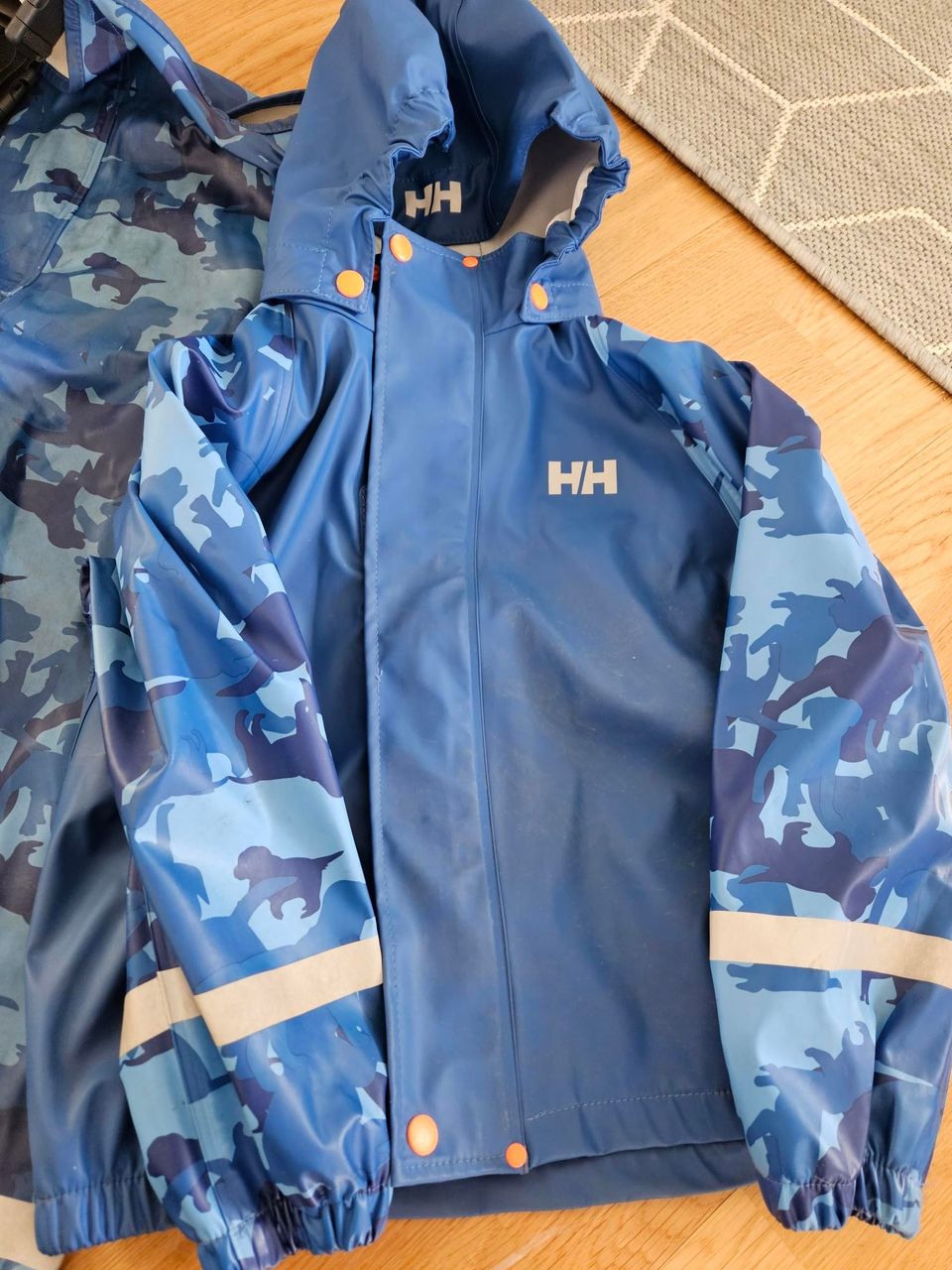 Lasten sadetakki ja housut Helly Hansen