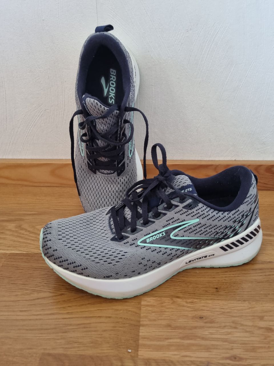 Brooks levitate gts koko 41