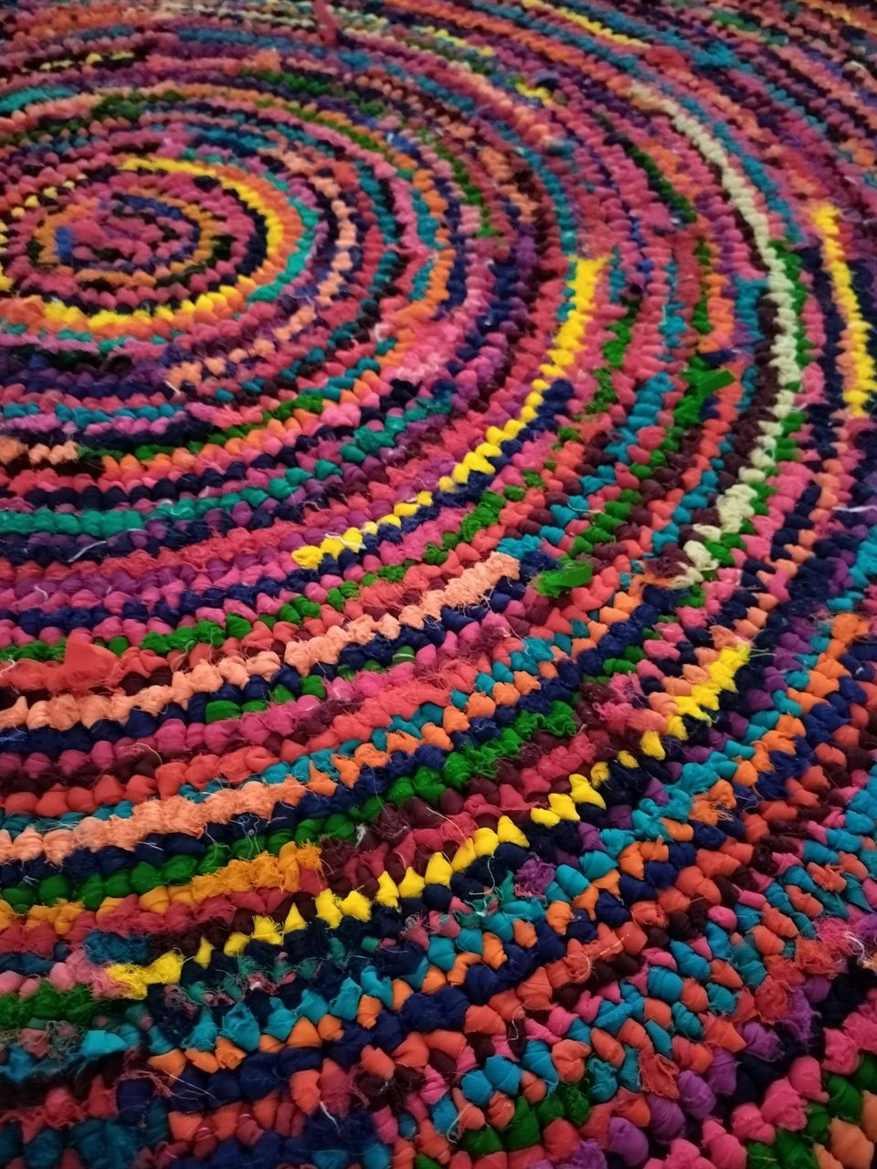 Värikäs matto