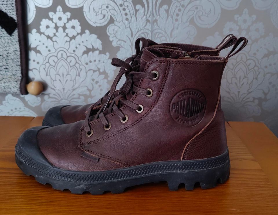 Palladium bootsit 38