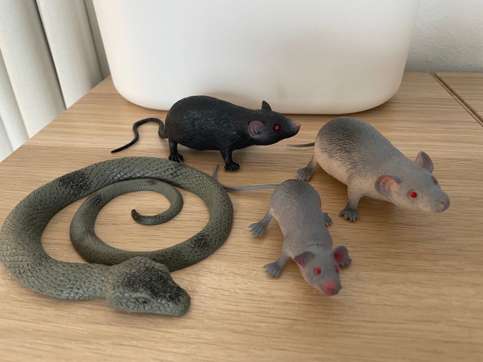 Lelu käärme ja hiiret