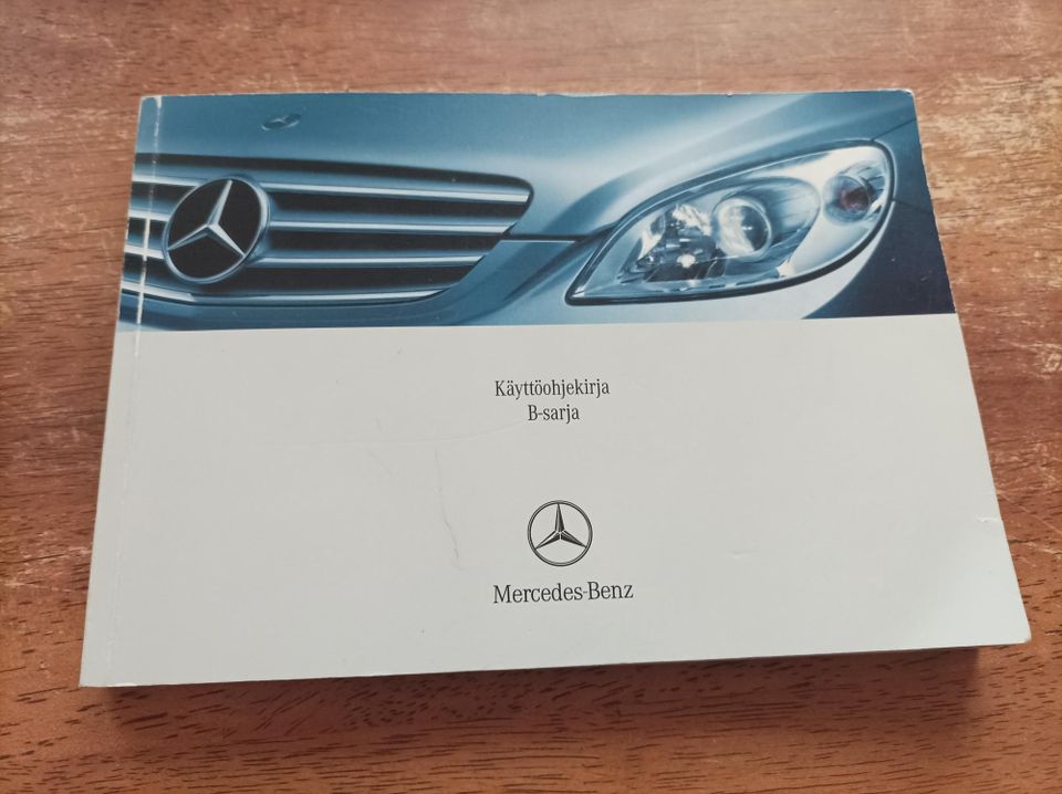 Mercedes Benz B sarjan käyttöohjekirja