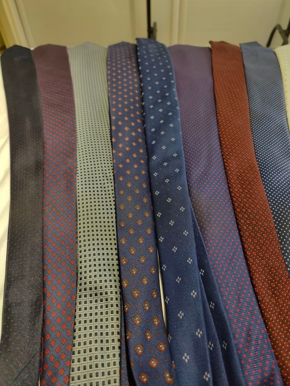 Pilkulliset solmiot/kravatit 10kpl