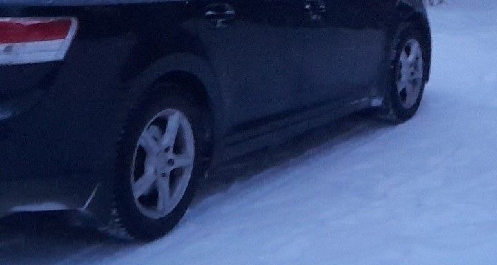 Talvirenkaat Vanteilla Toyota Avensis