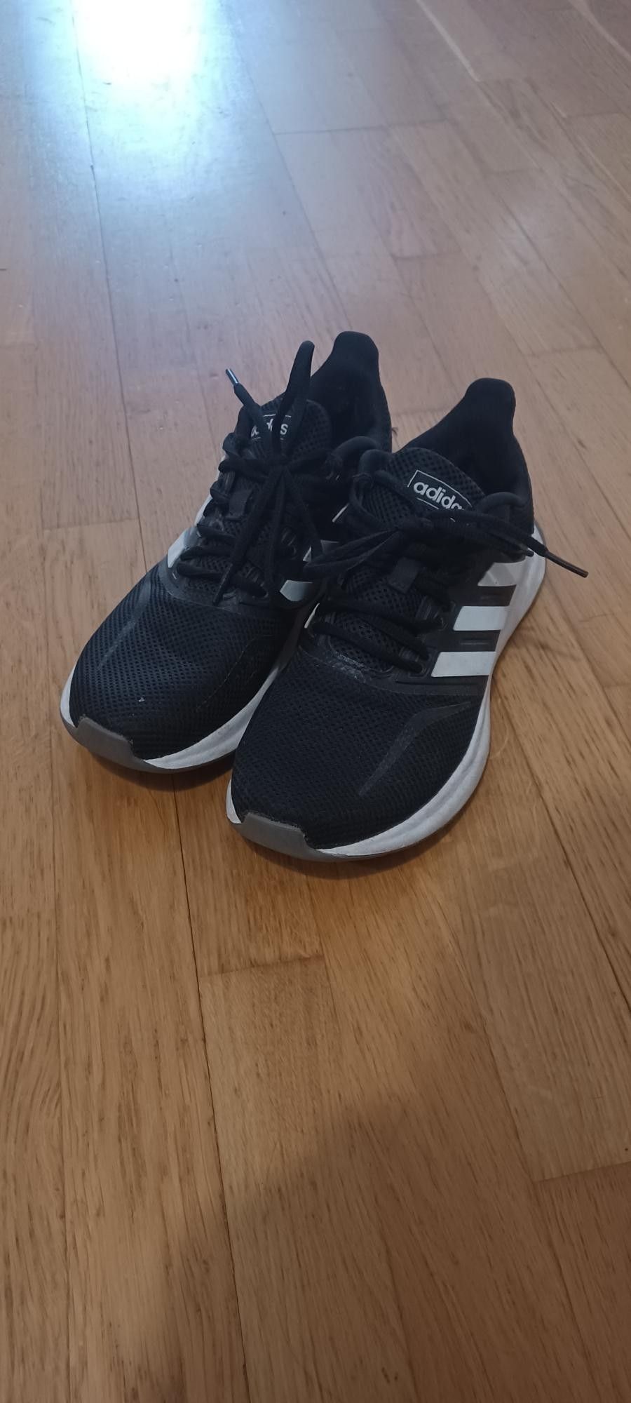 Adidas Lenkkarit