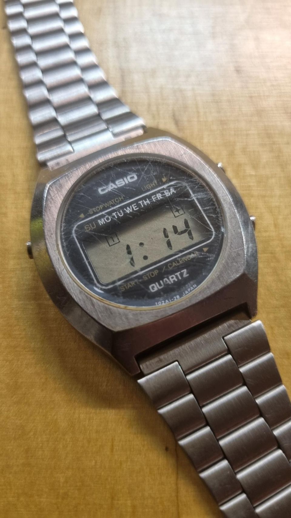 Casio retro quartz rannekello