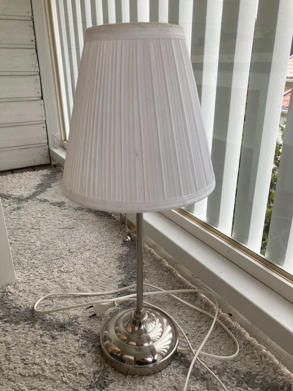 Ikean pöytälamppu MMM