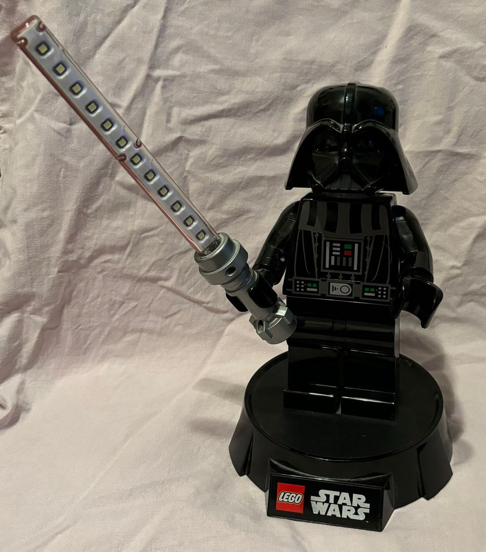 Lego Darth Vader. Pöytälamppu