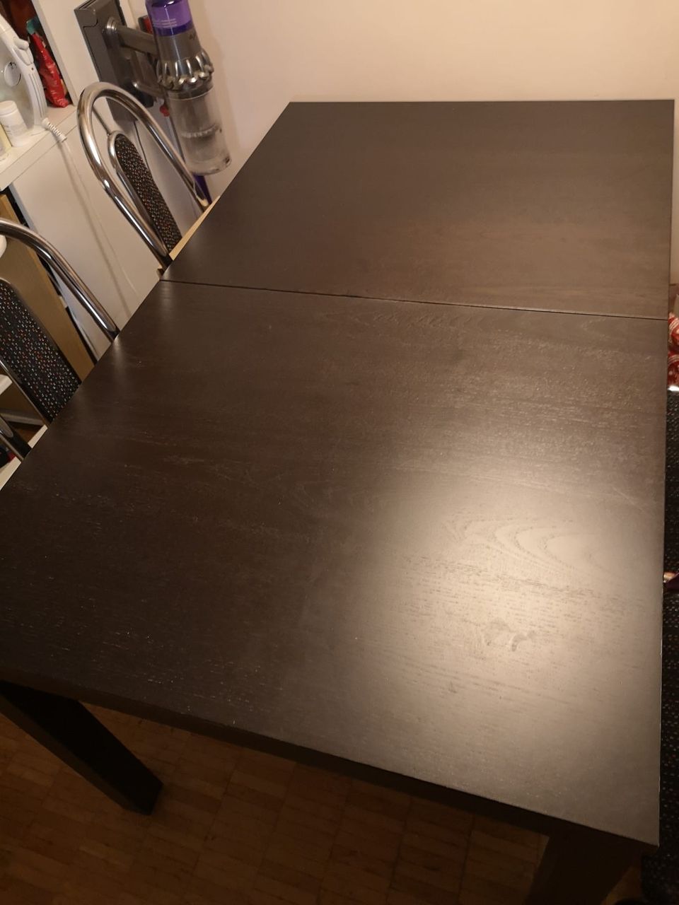 Ikean jatkettava ruokapöytä