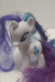 My Little Pony Rarity kimaltavilla hiuksilla