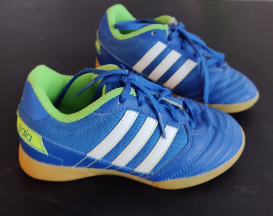 Adidas lasten sisäpelikengät 29