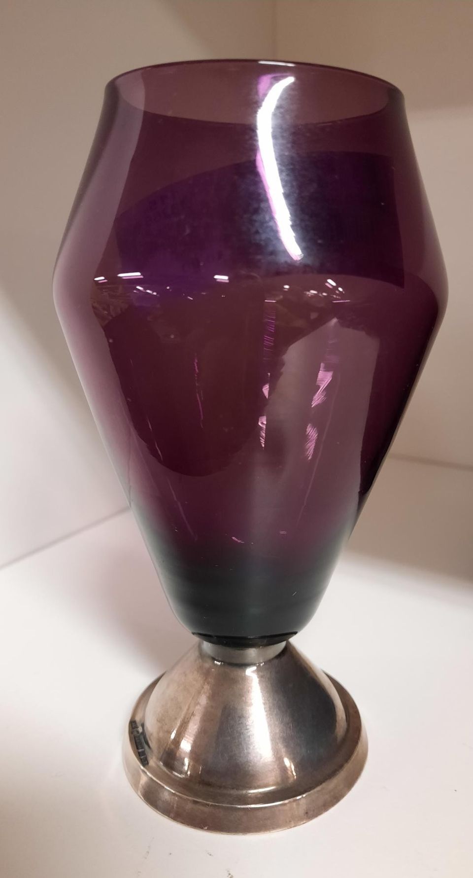 Kumela violetti maljakko hopeajalka