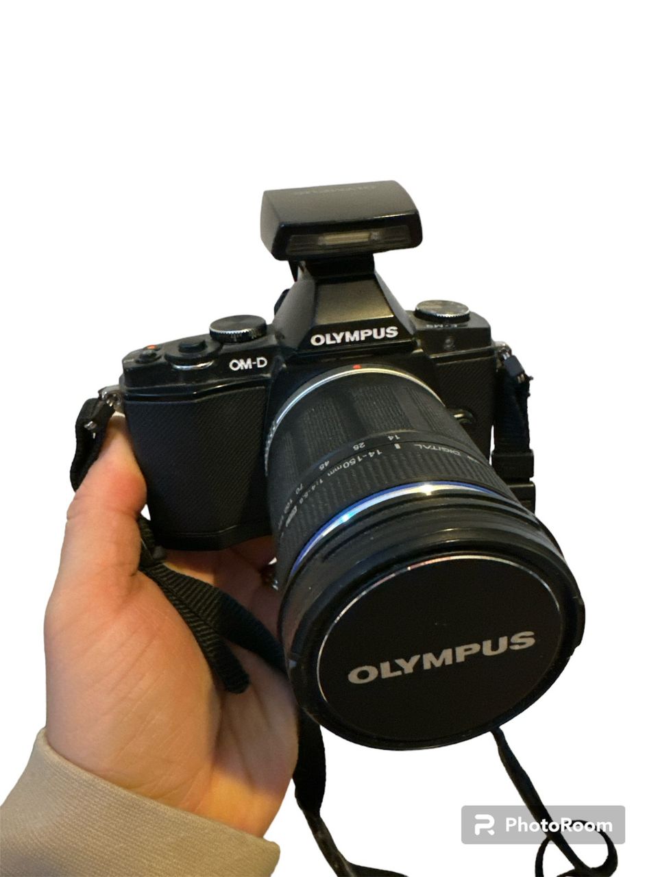 Järjestelmäkamerasetti Olympus OM-D E-M5, salama FL-LM2 ja 14-150mm ovjektiivi