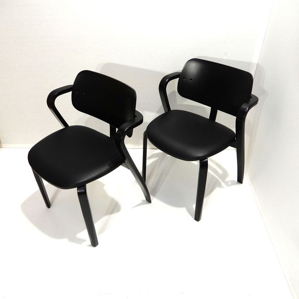 Designklassikko Aslak-tuoli, musta nahka