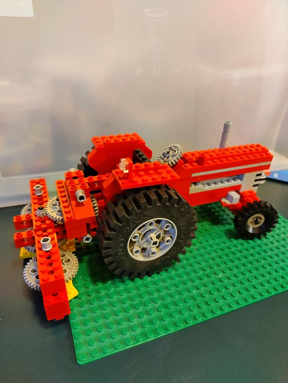 Lego 851, Techic traktori