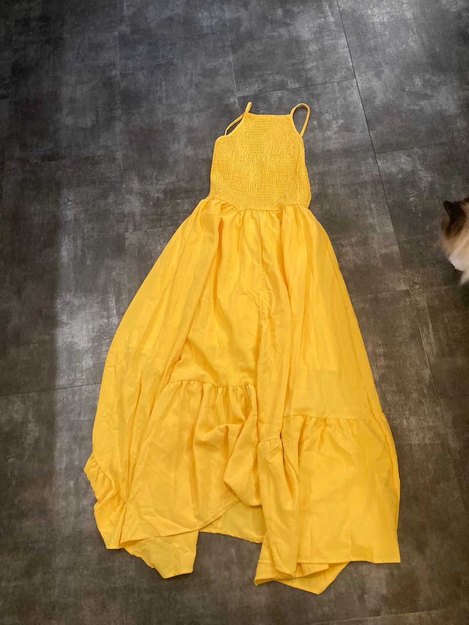 Keltainen mekko koko S