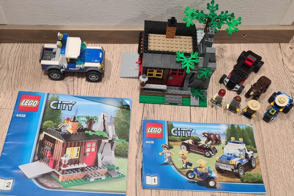 Lego 4438 robbers hideout