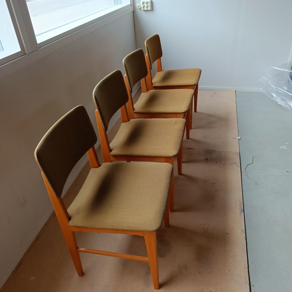4 kpl tuoleja