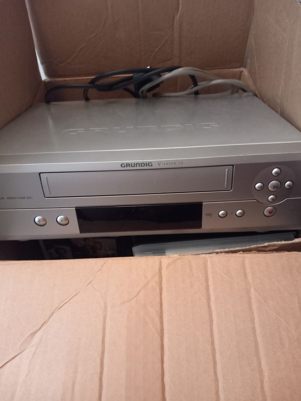 Grundig vhs + 27 leffaa