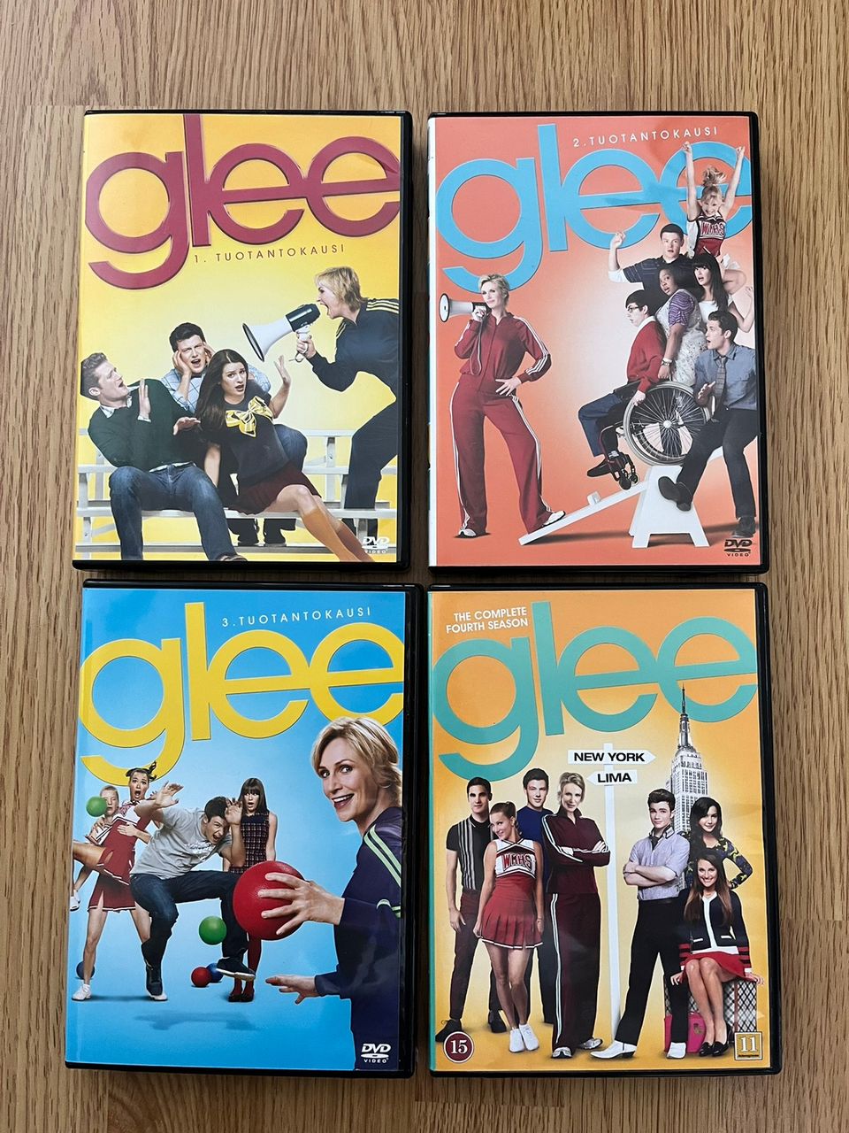 Glee tuotantokaudet 1-4, kokoelma DVD:t