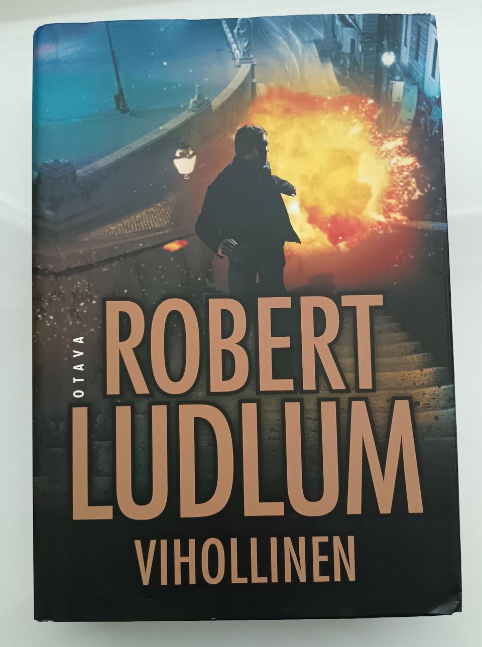 Vihollinen, Robert Ludlum