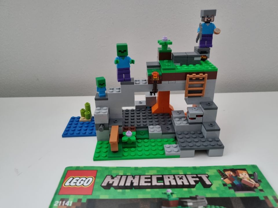 Lego 21141 Minecraft Zombiluola