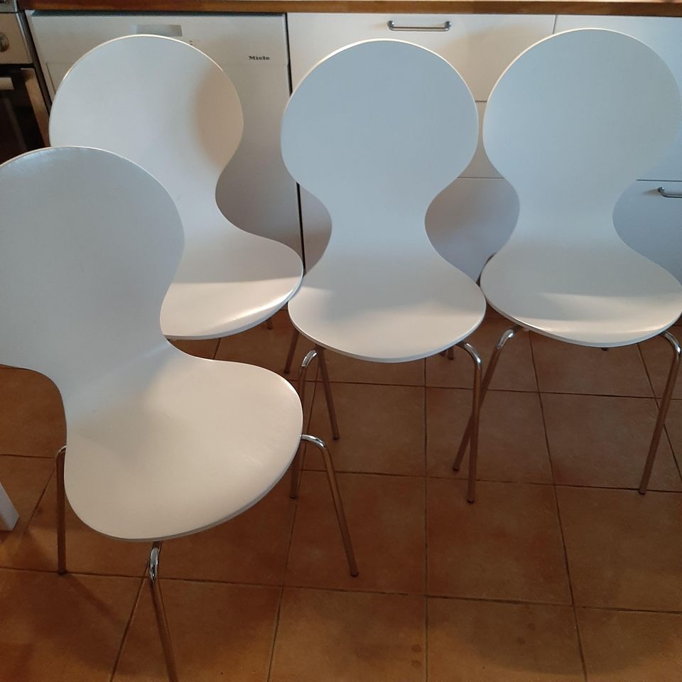 Valkoiset ruokapöydän tuolit 4 kpl