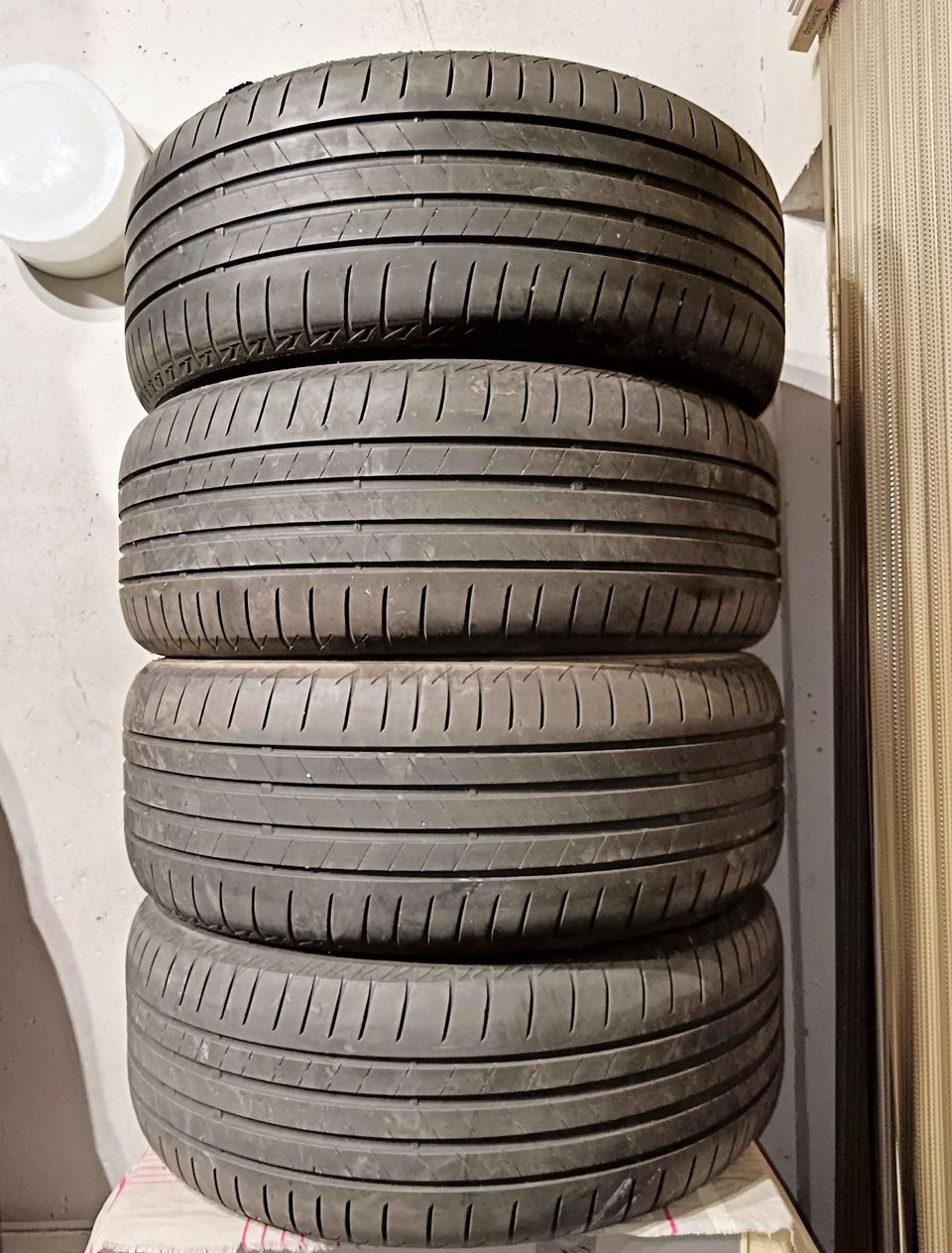 4 x Bridgestone 225/50/18 4,5mm vm. 2019 Asennus järjestyy