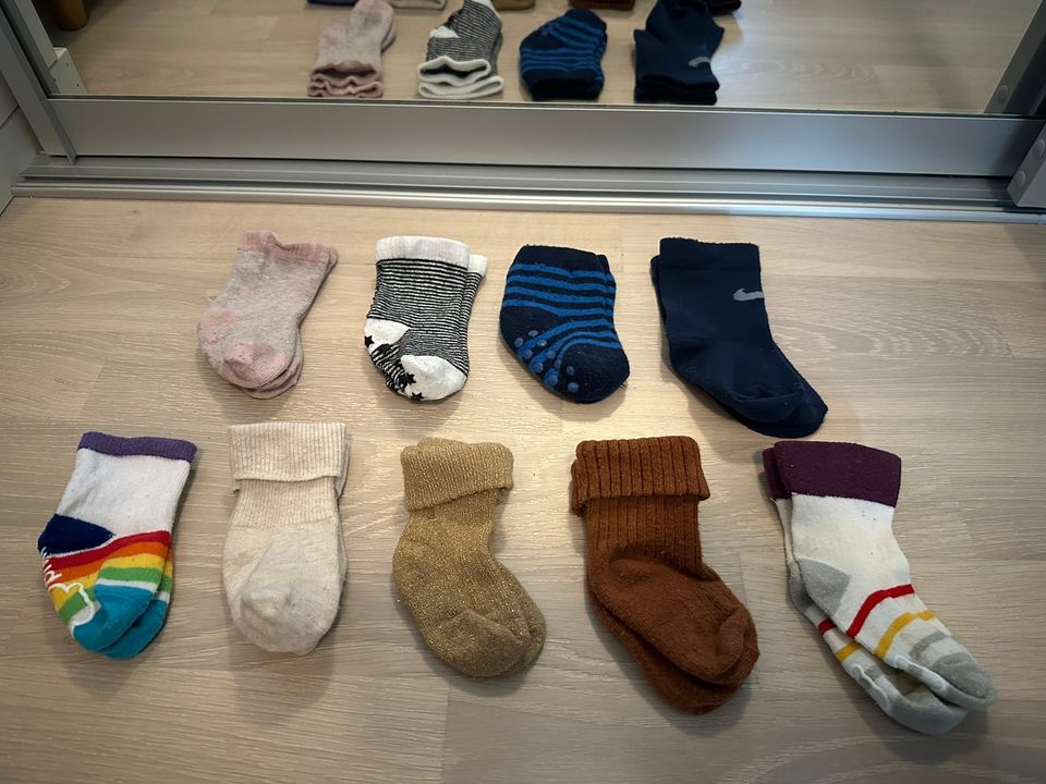 10 paria vauvan sukkia, koko 62