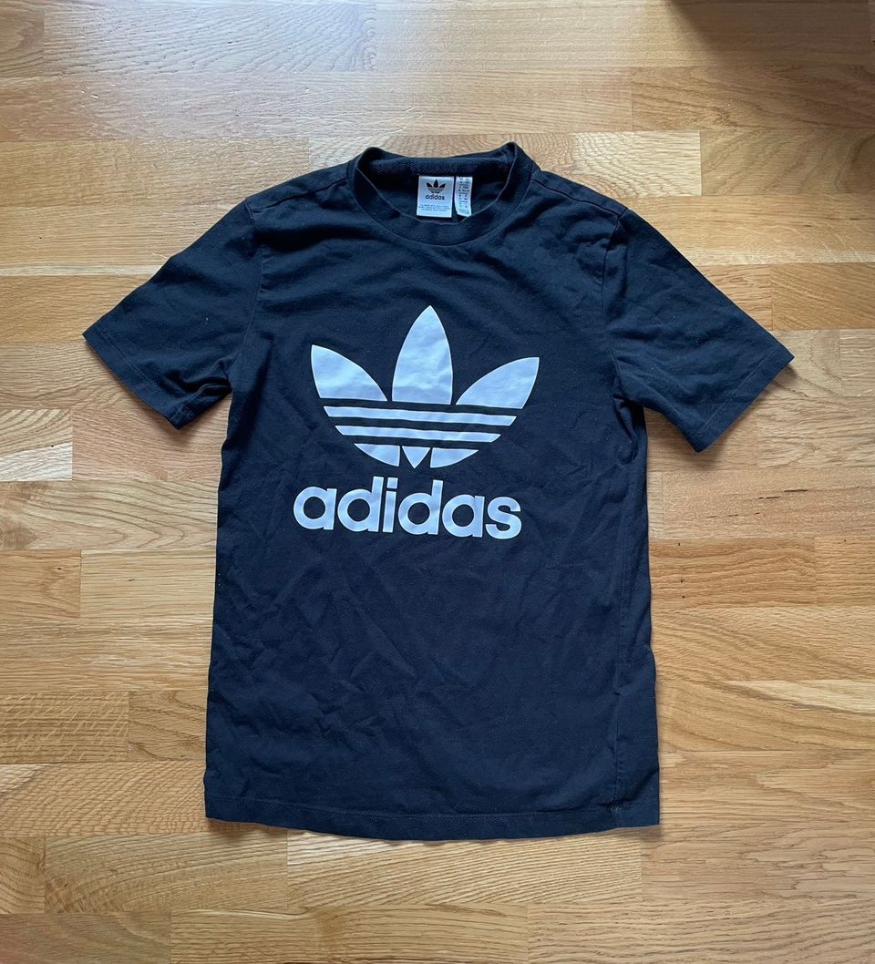 Adidas t-paita xs musta