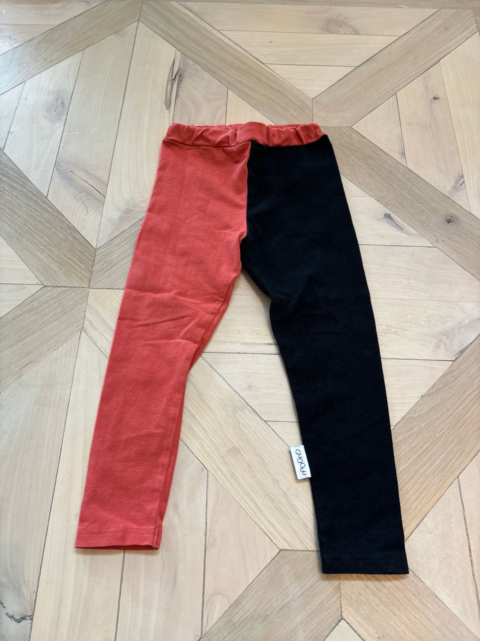 Gugguu musta/puna-oranssihtavat lahje housut