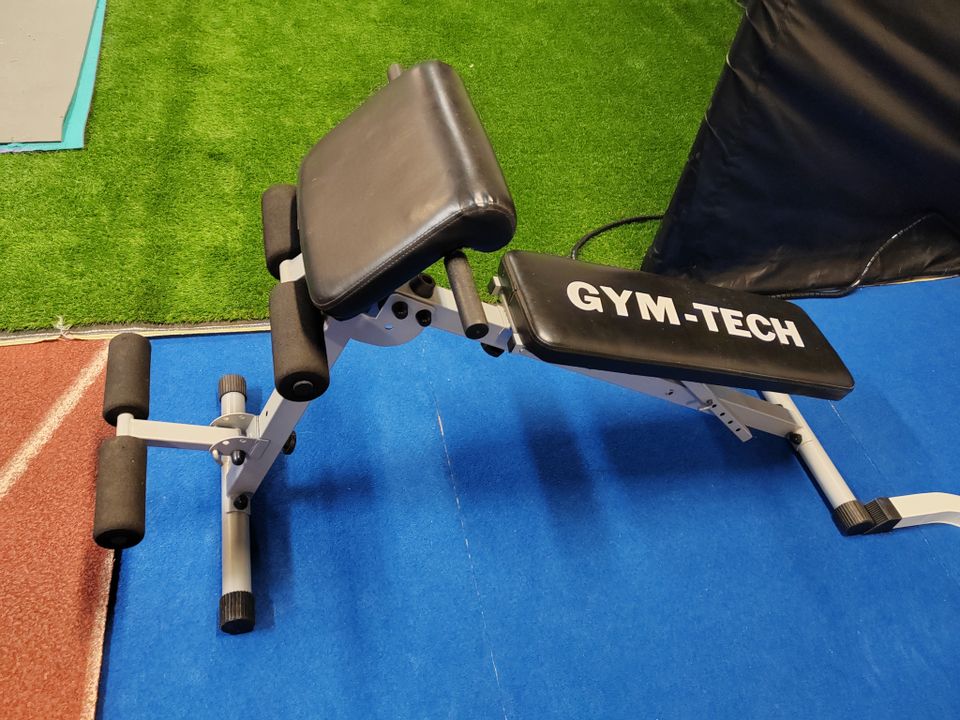 Gym-Techin vatsa-/selkä-/ hauispenkki