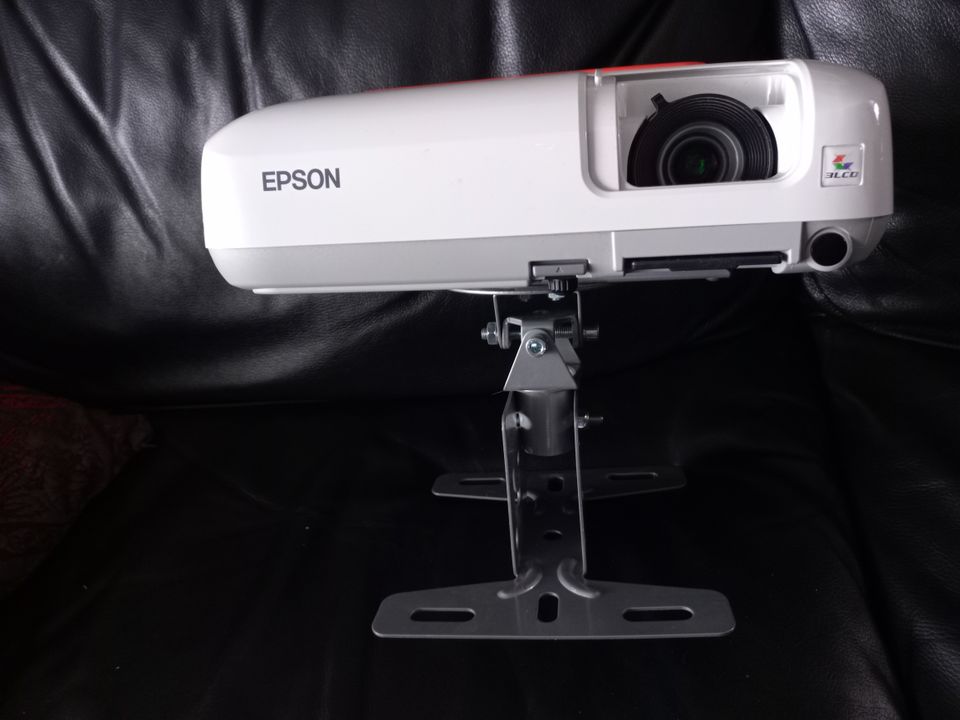 Epson lcd projektori H284B videotykki jalalla