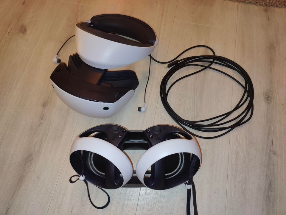 Playstation VR 2 lasit, ohjaimet ja lataustelakka