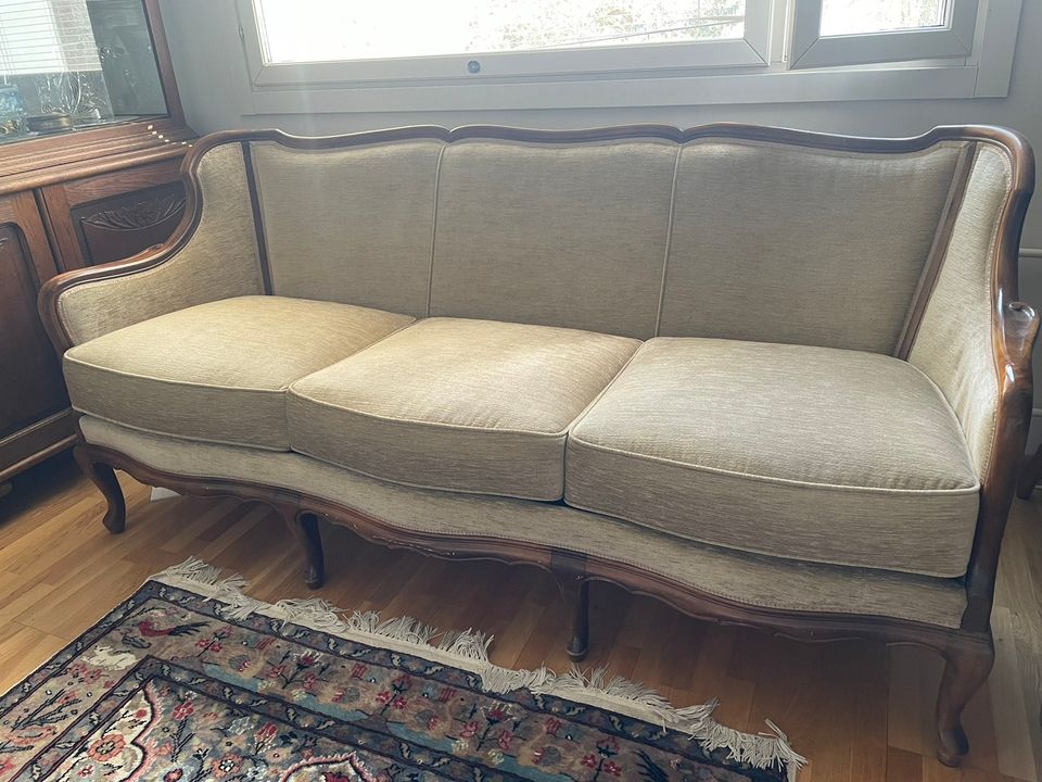 Ruolan uudellenverhoiltu siro sohva