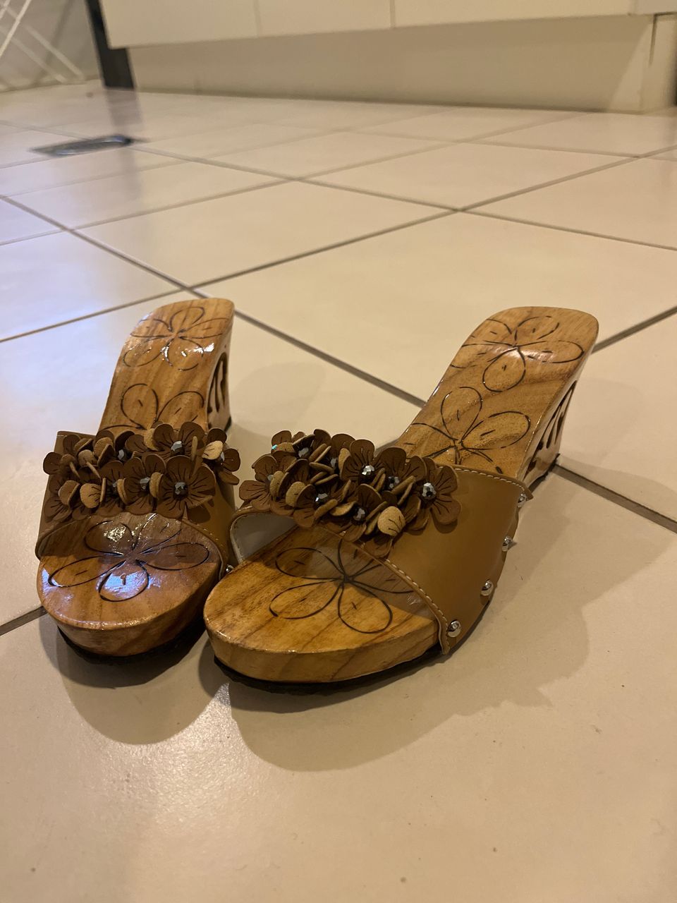 Puupohjaiset sandaalit, koko S (35 tai 36)