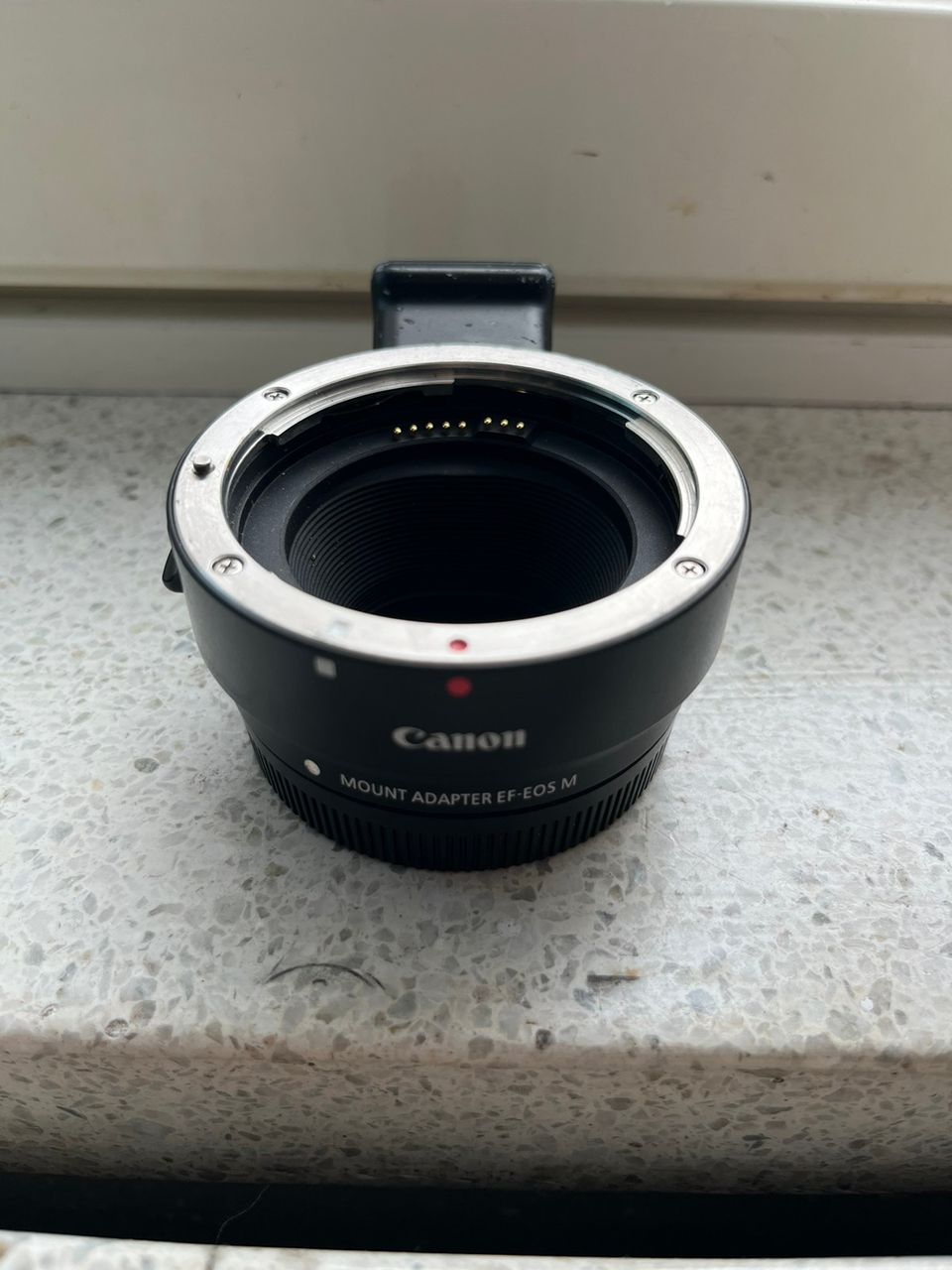 Canon EF - EOS M -adapteri jalustasovittimella