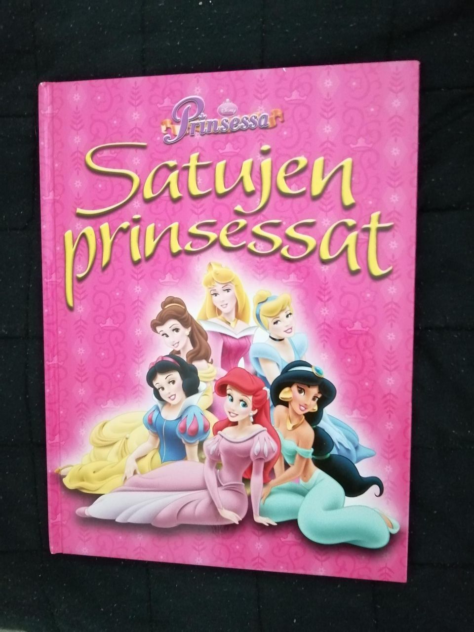 Satujen prinsessat kirja