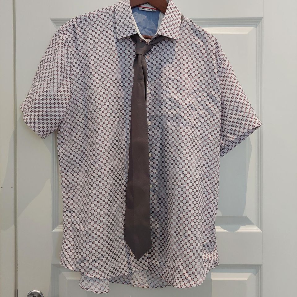 Kauluspaita koko XL / 43-44 ja kravatti