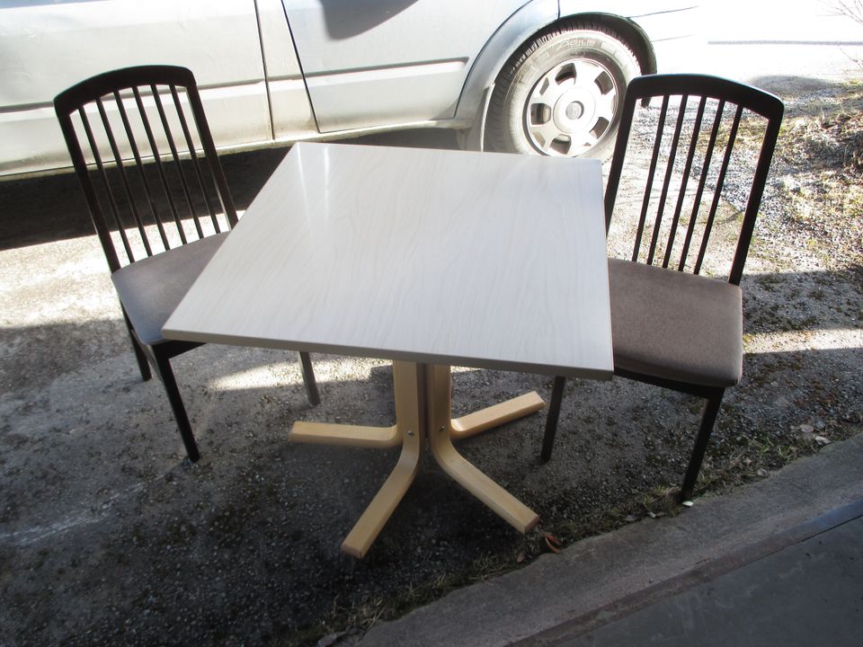 Pöytä+Tuolit