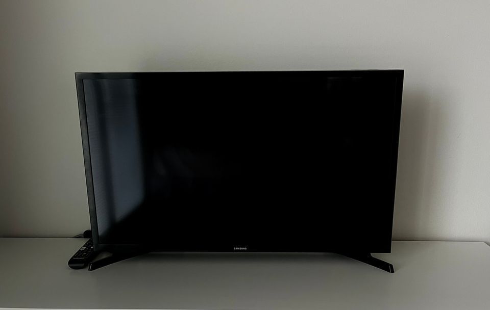 Samsung 32” HD LED tv