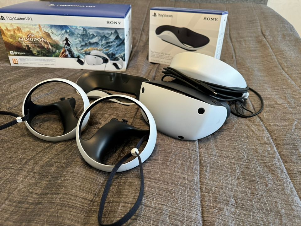 Playstation VR2 ja ohjainten latausalusta