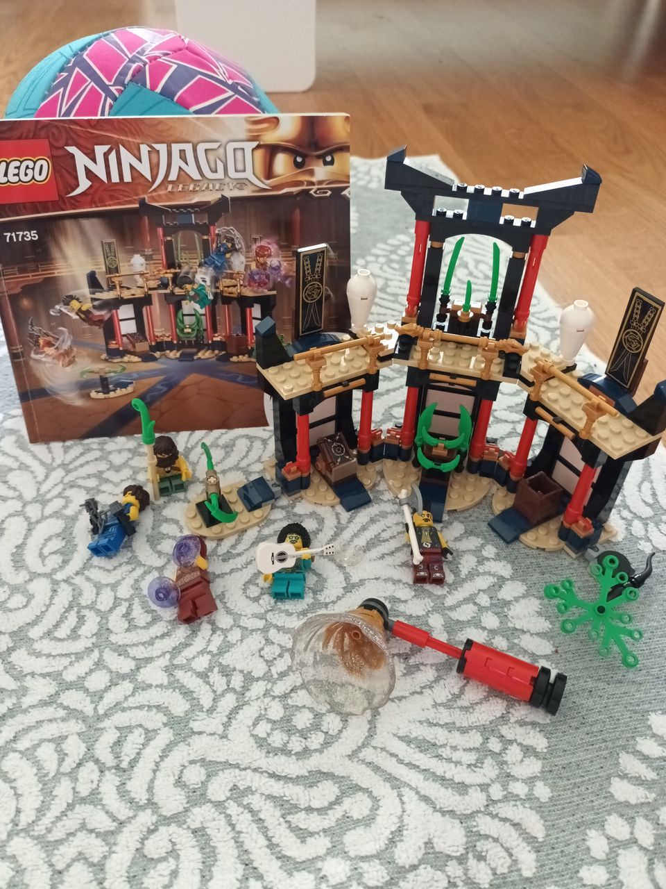 Lego Ninjago temppeli ja minifiguurit