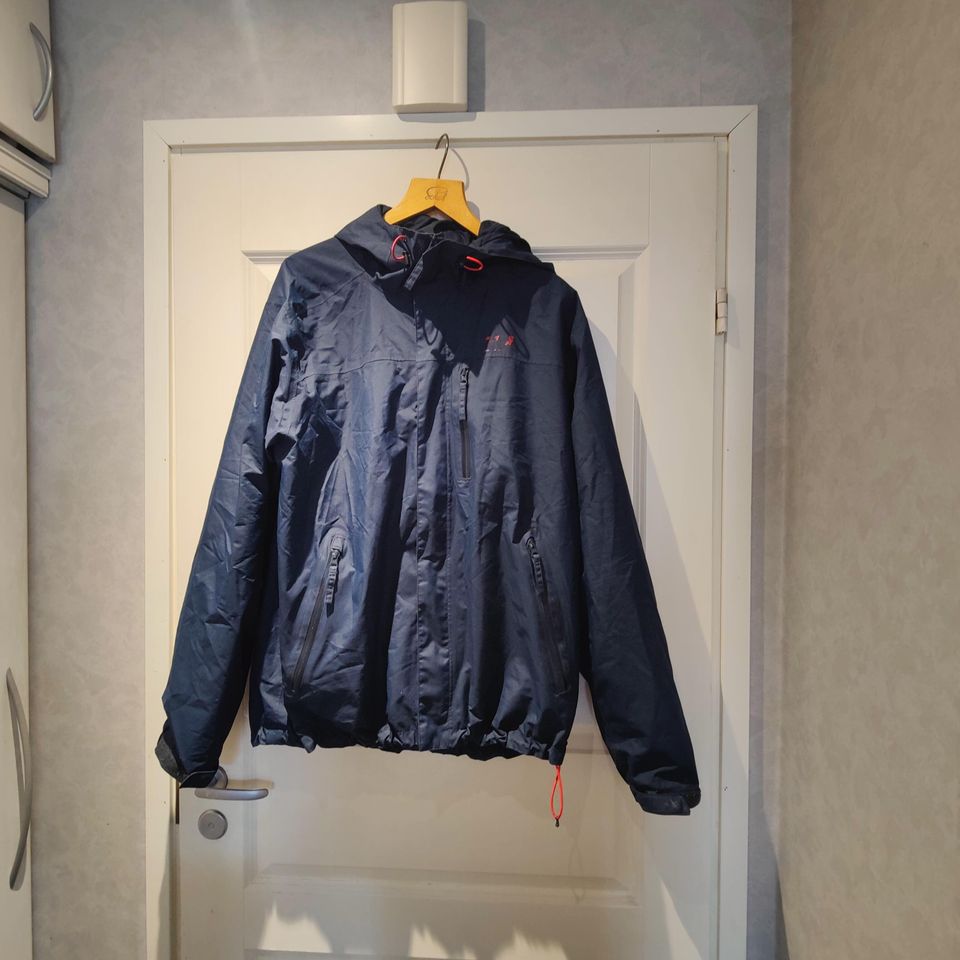 Miesten tummansininen Helly Hansen takki XL