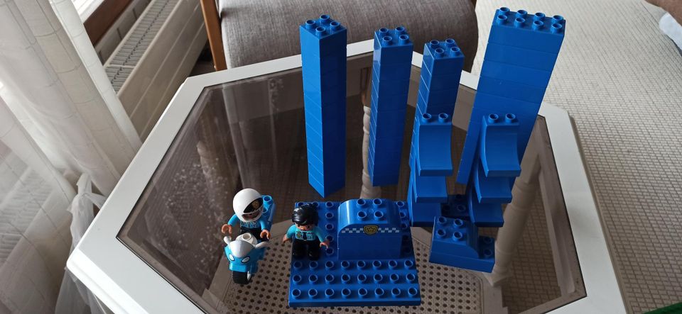 Myydään sininen Lego Dublo-poliisisetti