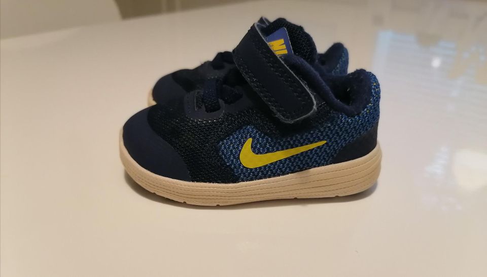 Nike lenkkarit 18.5