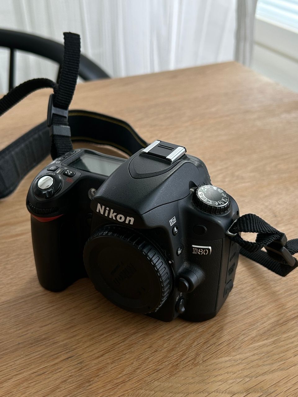 Nikon D80-järjestelmäkamera
