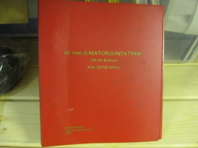 Armeijan kirja 40 Itk Bofors kalusto-opas vuodelta 1979