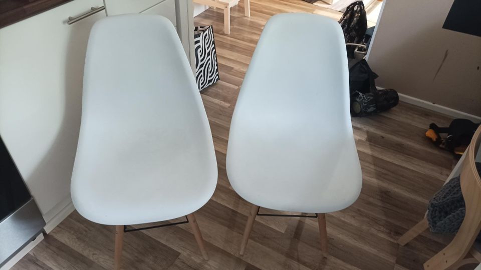 2kpl tuoleja