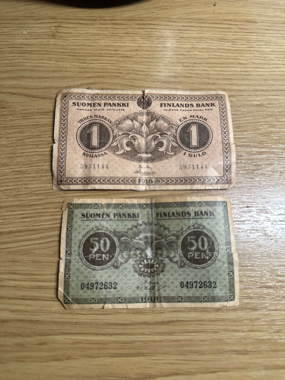 Suomen 1 markka (1916) ja 50 penniä (1918)